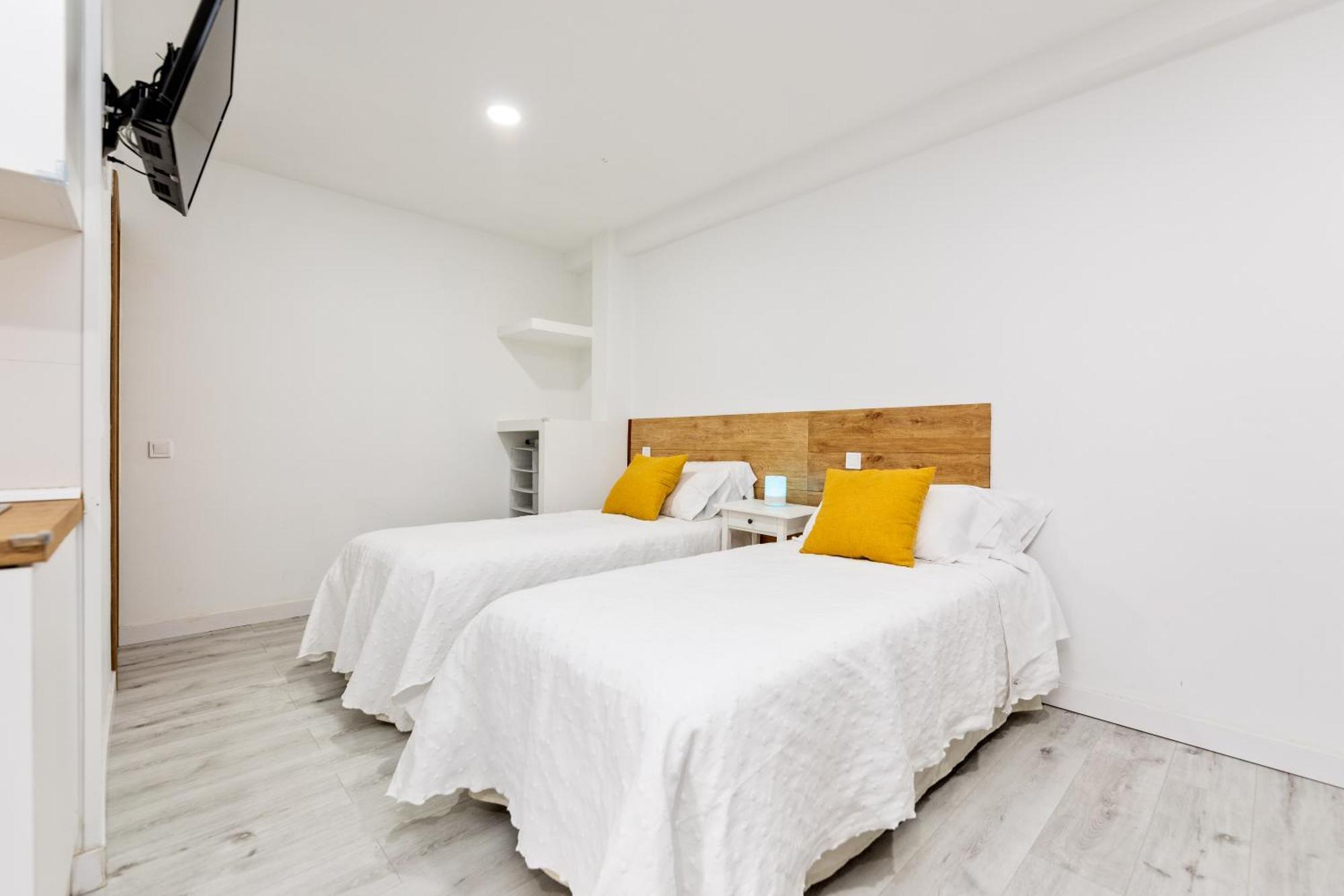 Los Apartamentos Jacinto Benavente Centro Мадрид Экстерьер фото