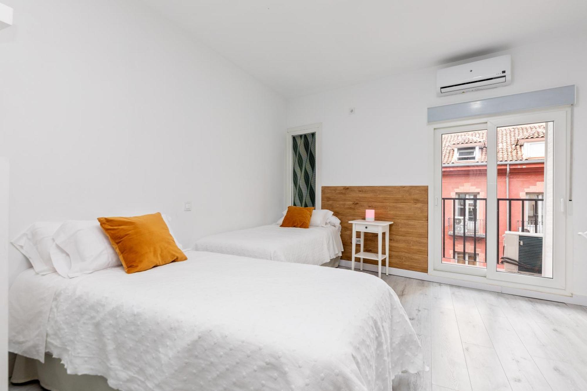 Los Apartamentos Jacinto Benavente Centro Мадрид Экстерьер фото