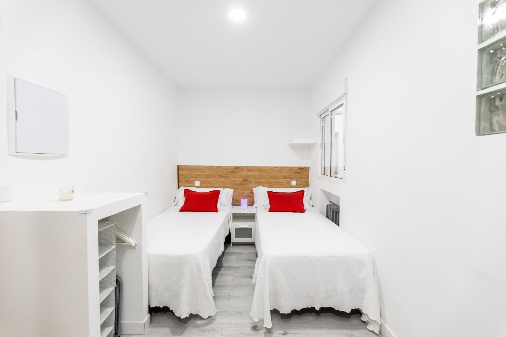 Los Apartamentos Jacinto Benavente Centro Мадрид Экстерьер фото